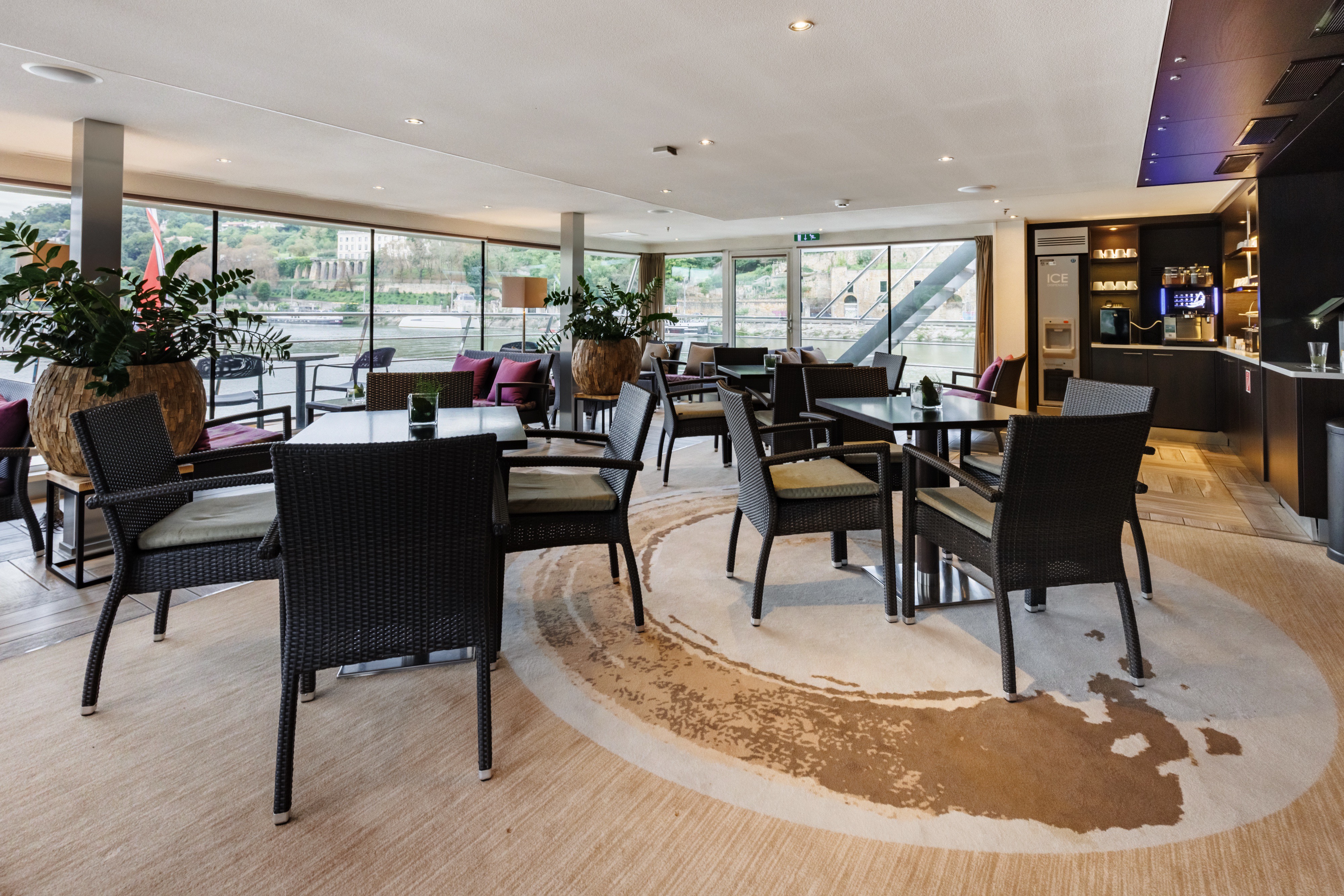Avalon Poetry II - Club Lounge